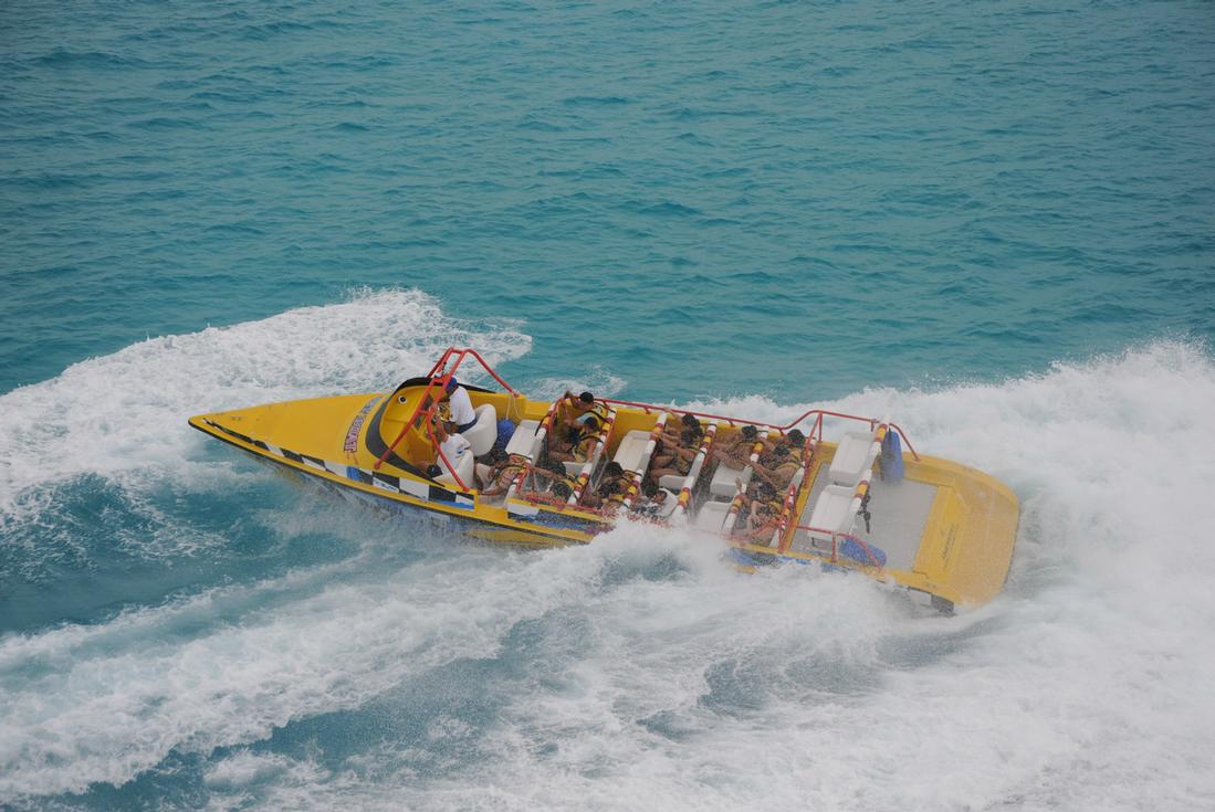 cancun speedboat